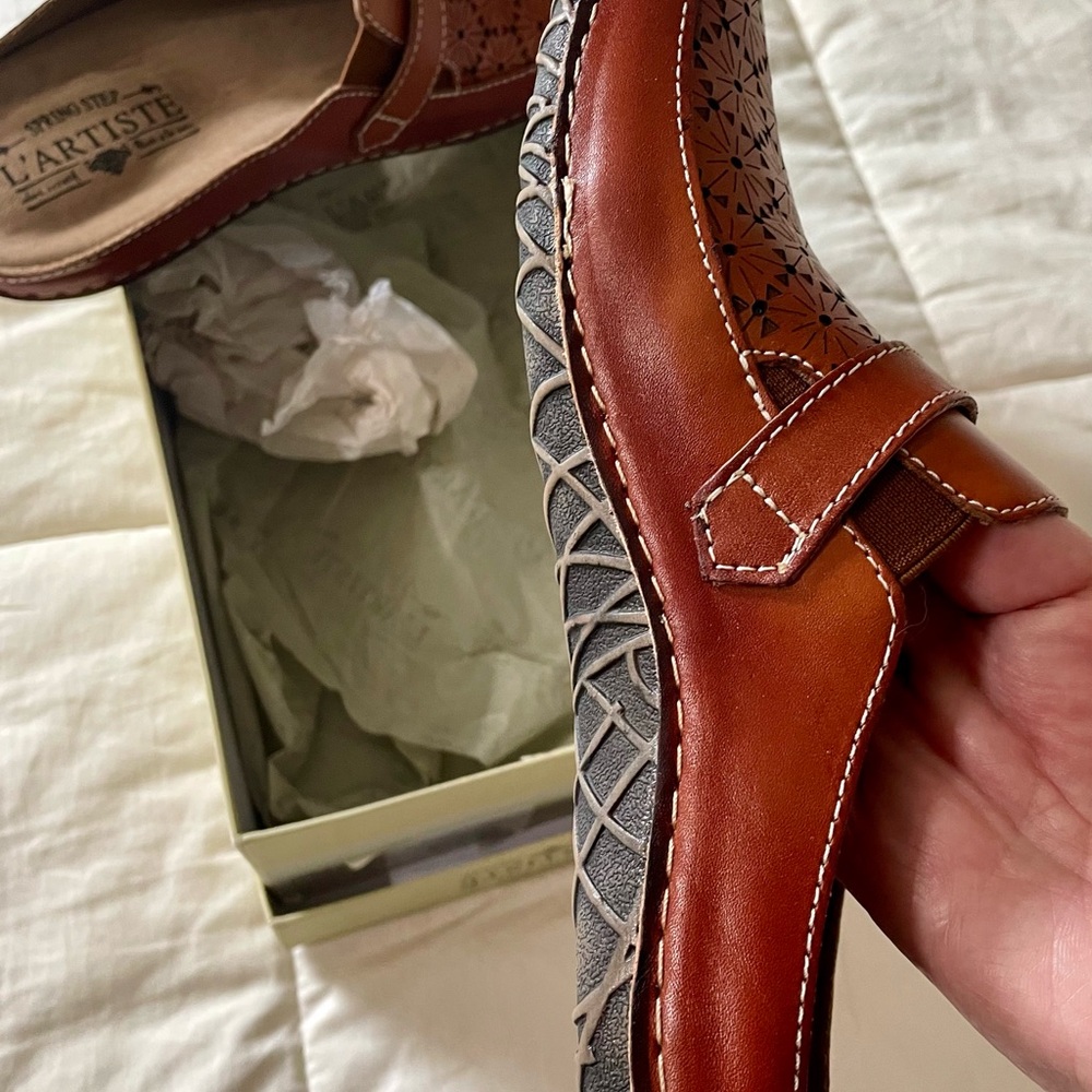 NIB L'ATISTET women’s  Perforated Leather Slip-Ons - Picture 2 of 5